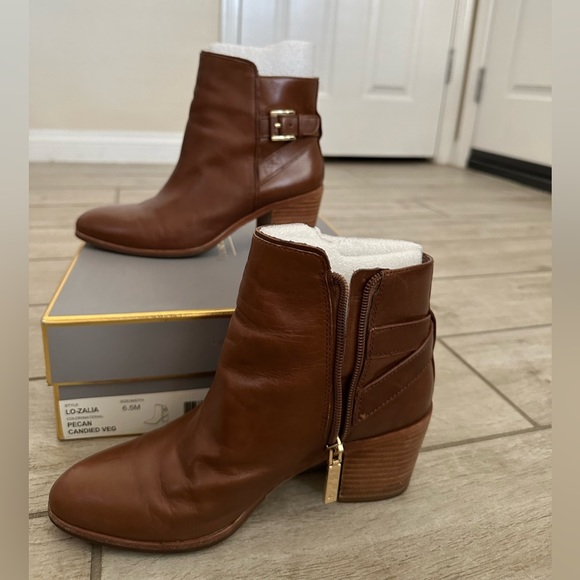 Louis et cie: Low Heel Boot - Picture 2 of 10
